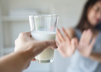 ai-sau-nu-intoleranta-la-lactoza?-studii-romanesti-arata-cum-se-confunda-cu-alergia-la-lapte-sau-sindromul-de-intestin-iritabil-–-hotnews.ro