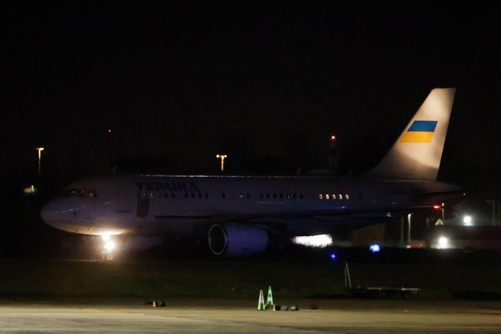 volodimir-zelenski-confirma-prima-declaratie-despre-dronele-militare-care-i-au-urmarit-avionul-prezidential-in-irlanda-–-hotnews.ro