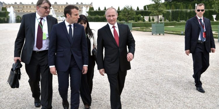 financial-times-dezvaluie-jocul-dublu-al-lui-macron.-franta-nu-vrea-sa-foloseasca-activele-ruse-blocate-in-bancile-sale