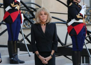 brigitte-macron,-in-centrul-unui-scandal-de-proportii.-prima-doamna-a-frantei-insulta-activistele-feministe