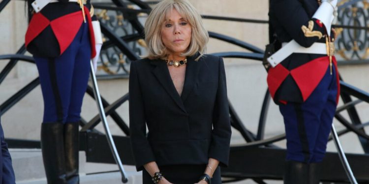 brigitte-macron,-in-centrul-unui-scandal-de-proportii.-prima-doamna-a-frantei-insulta-activistele-feministe