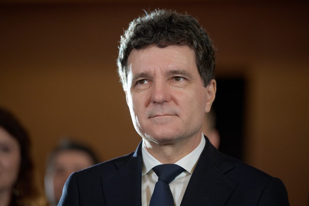 video-nicusor-dan:-o-infrangere-pentru-mine-ar-insemna-sa-nu-ma-mai-primeasca-nimeni-in-europa-sau-sa-nu-intram-in-osce,-nicidecum-ce-se-intampla-la-niste-alegeri-in-bucuresti-–-hotnews.ro