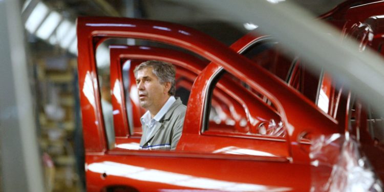 dacia-c-neo,-laudata-de-britanici:-masina-perfecta-pentru-familie,-cu-un-pret-sub-cel-al-concurentei-ce-le-a-atras-atentiala-noul-model-dacia-–-foto-–-hotnews.ro