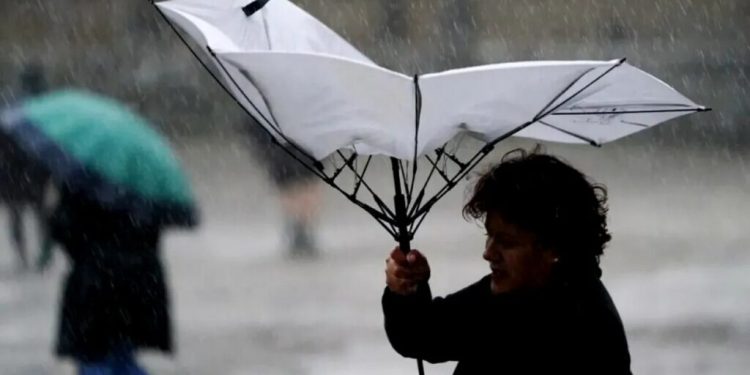 atentionare-de-calatorie-in-irlanda:-este-cod-rosu-de-vant-puternic