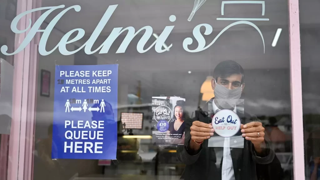 programele-sociale-din-vremea-pandemiei-i-au-costat-pe-britanici-11-mld.:-reduceri-cu-50%-la-alimente-pentru-a-i-incuraja-sa-ia-masa-in-oras