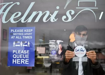 programele-sociale-din-vremea-pandemiei-i-au-costat-pe-britanici-11-mld.:-reduceri-cu-50%-la-alimente-pentru-a-i-incuraja-sa-ia-masa-in-oras