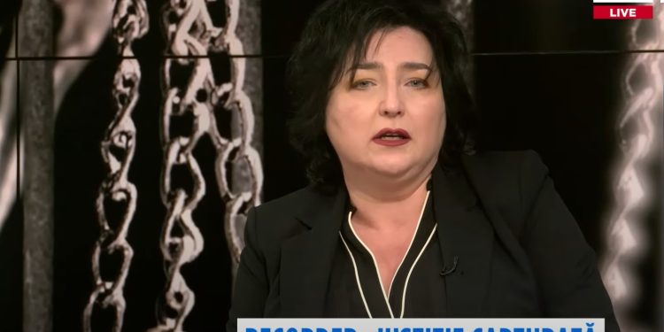 o-fosta-judecatoare-exclusa-de-csm-acuza-coruptia-din-justitie,-un-sistem-controlat-de-liderul-structurii-piramidale,-lia-savonea-sa-va-luati-orice-speranta-–-hotnews.ro
