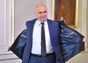 bolojan,-despre-criza-apei-din-prahova:-exista-o-raspundere-morala-a-ministrului