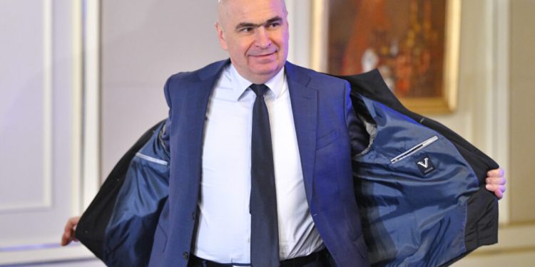 bolojan,-despre-criza-apei-din-prahova:-exista-o-raspundere-morala-a-ministrului