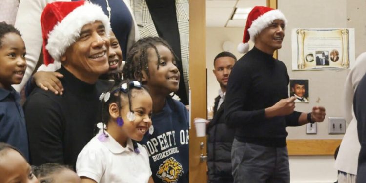 obama-in-rol-de-mos-craciun:-fostul-presedinte-american-le-a-citit-povesti-elevilor-din-chicago