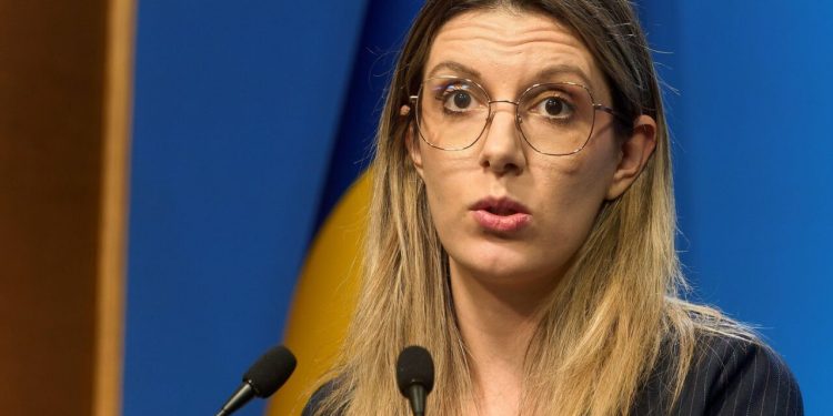 cu-100.000-de-oameni-fara-apa-si-cu-sistemul-energetic-in-pericol,-diana-buzoianu-da-vinapefakenews