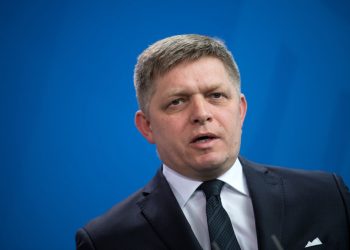 robert-fico:-slovacia-va-bloca-orice-plan-al-ue-de-finantare-a-armatei-ucrainei