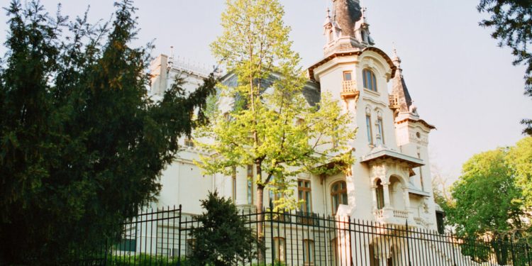 monumentele-istorice-din-romania-vor-fi-centralizate-intr-o-platforma-digitala,-cu-imagini-3d-si-date-de-arhiva