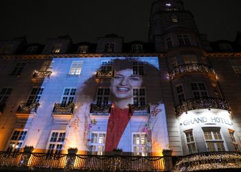 laureata-premiului-nobel-pentru-pace-din-2023-a-fost-arestata-in-mod-violent-de-catre-forte-de-securitate-si-de-politie-–-hotnews.ro