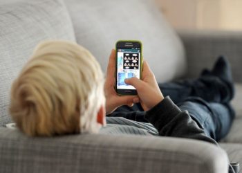 vor-urma-si-alte-tari-exemplul-australiei-in-ceea-ce-priveste-interzicerea-retelelor-sociale-pentru-minorii-sub-16-ani?