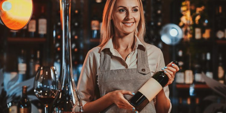 sommelierele-femei-sparg-barierele-lumii-vinului,-dominata-de-barbati