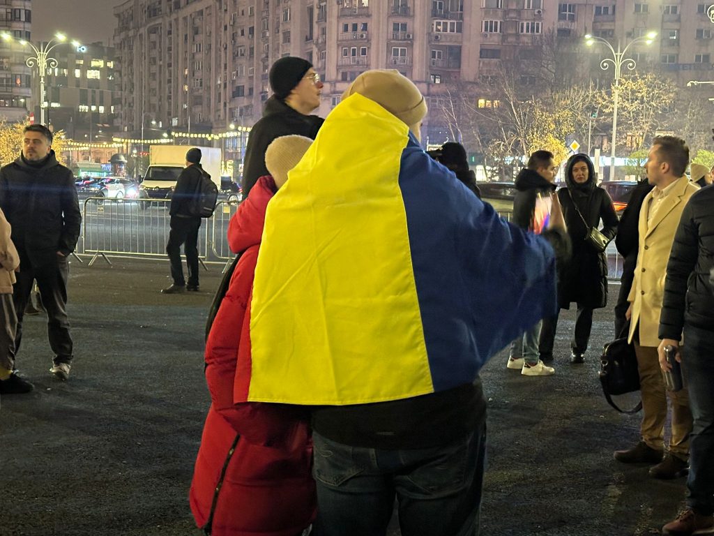 live-proteste-pentru-justitie,-pentru-a-patra-zi-la-rand-manifestantii-se-aduna-acum-in-piata-victoriei-/-actiuni-similare-in-restul-tarii-si-in-diaspora-–-hotnews.ro
