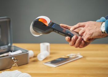 casa-de-marcat-virtuala:-cum-pot-fi-folosite-telefonul,-tableta-sau-calculatorul-pentru-incasare