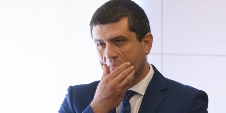 radu-miruta:-la-avioane-craiova-s-a-intalnit-un-prost-cu-un-destept