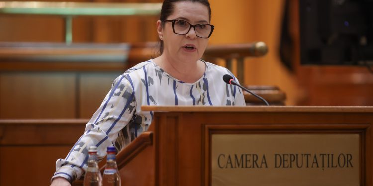 adriana-saftoiu-acuza-ca-i-a-fost-spart-contul-de-whatsapp-ce-mesaj-a-fost-transmis-catre-persoane-din-agenda-ei-telefonica-–-hotnews.ro