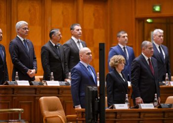 motiunea-de-cenzura-impotriva-guvernului-bolojan,-dezbatuta-si-votata-in-parlament-bolojan:-romania-are-nevoie-de-responsabilitate.-opozitia-livreaza-haos-si-scandal