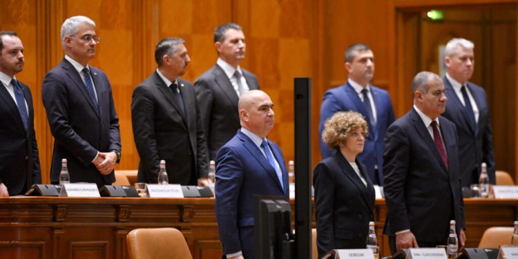 motiunea-de-cenzura-impotriva-guvernului-bolojan,-dezbatuta-si-votata-in-parlament-bolojan:-romania-are-nevoie-de-responsabilitate.-opozitia-livreaza-haos-si-scandal