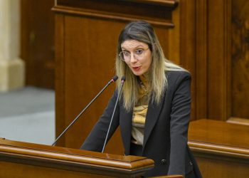 motiunea-simpla-initiata-de-aur-impotriva-dianei-buzoianu,-adoptata-de-senat-psd-i-a-cerut-demisia-ministrei-mediului.-reactia-liderului-usr