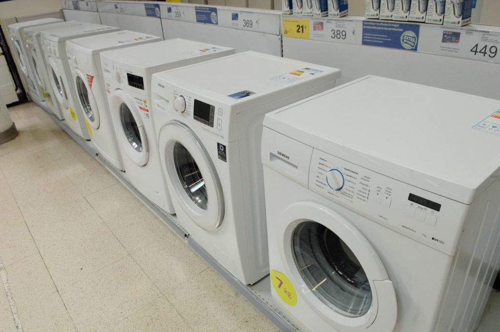 ue-vrea-sa-aplice-taxa-pe-carbon-si-masinilor-de-spalat-si-pieselor-auto-de-import-–-hotnews.ro