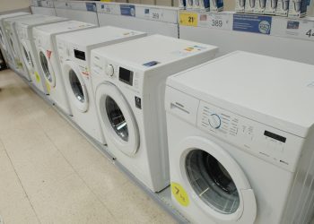 ue-vrea-sa-aplice-taxa-pe-carbon-si-masinilor-de-spalat-si-pieselor-auto-de-import-–-hotnews.ro