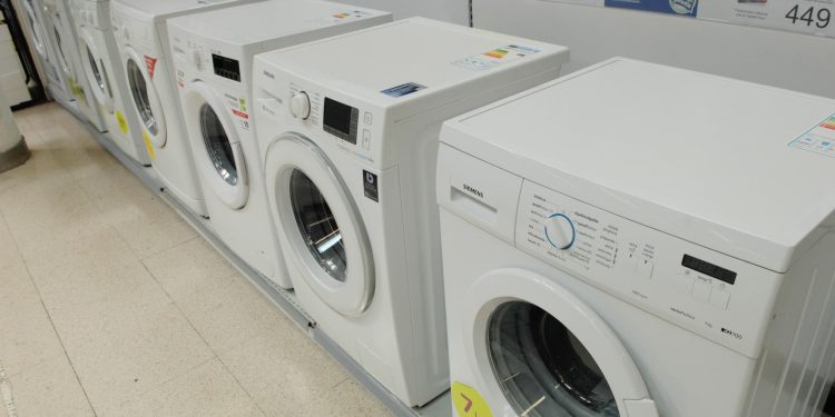 ue-vrea-sa-aplice-taxa-pe-carbon-si-masinilor-de-spalat-si-pieselor-auto-de-import-–-hotnews.ro