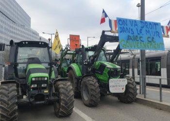 fermierii-francezi-protesteaza-la-strasbourg-au-adus-zeci-de-utilaje-agricole-in-fata-parlamentului-european.-care-sunt-mesajele-si-nemultumirile