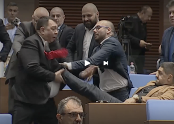 scandal-si-violente-in-parlamentul-din-bulgaria-la-dezbaterea-bugetului-de-stat