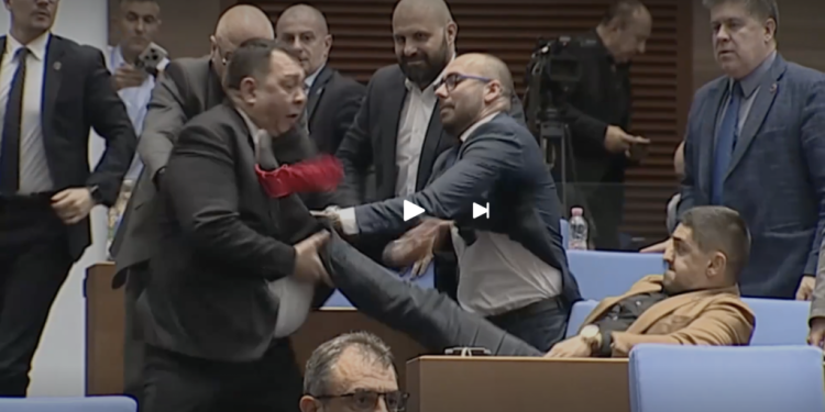 scandal-si-violente-in-parlamentul-din-bulgaria-la-dezbaterea-bugetului-de-stat
