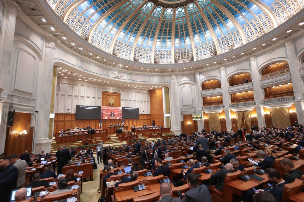 cat-castiga-un-parlamentar-in-romania-si-ce-inseamna-taierea-cu-10%-a-sumei-forfetareprimita-de-alesi-–-hotnews.ro