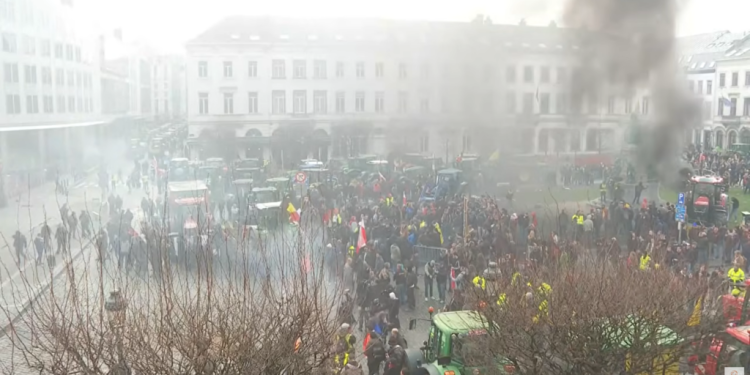 proteste-la-bruxelles:-fermierii-au-castigat-prima-lupta.-semnarea-acordului-mercosur,-amanata-pana-in-ianuarie|-foto-video