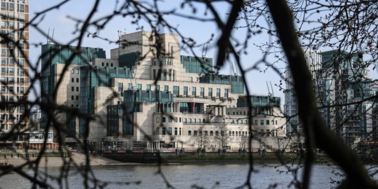 sefii-agentiilor-de-informatii-ale-rusiei-si-marii-britanii-au-vorbit-inainte-de-discutiile-privind-activele-rusesti