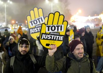 protest-la-cotroceni-in-ziua-consultarilor-pe-justitie.-declic-anunta-protestul-colind:-colindam,-justitia-sa-reparam!