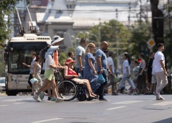 sondaj-curs:-perceptia-romanilor-privind-directia-tarii,-negativa-/-in-ce-personalitate-politica-au-romanii-cea-mai-mare-incredere