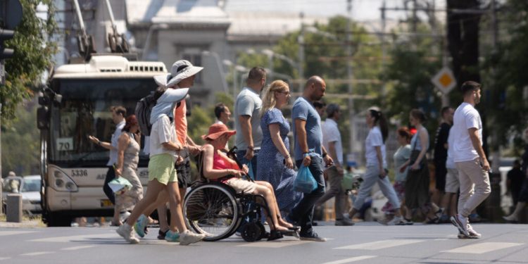 sondaj-curs:-perceptia-romanilor-privind-directia-tarii,-negativa-/-in-ce-personalitate-politica-au-romanii-cea-mai-mare-incredere