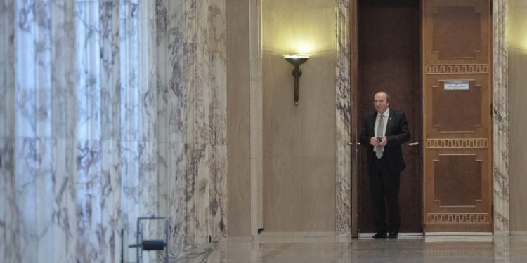 tudorel-toader:-presedintele-a-facut-o-declaratie-politica-fara-nicio-finalitate-juridica