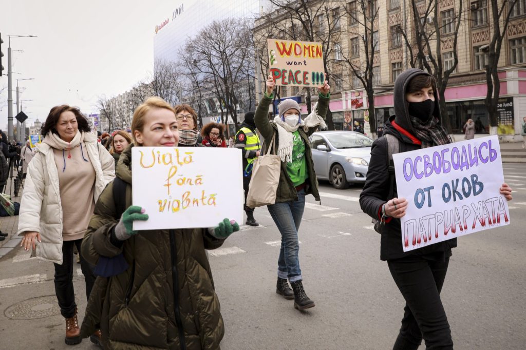 interviu-republica-moldova-introduce-amenzi-de-pana-la-2500-euro-sau-inchisoare-pentru-violenta-online-coautoare-a-legii:-e-un-fenomen-raspandit,-din-pacate-deseori-neraportat-–-hotnews.ro