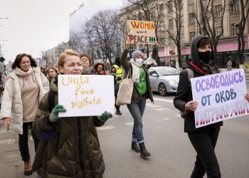 interviu-republica-moldova-introduce-amenzi-de-pana-la-2500-euro-sau-inchisoare-pentru-violenta-online-coautoare-a-legii:-e-un-fenomen-raspandit,-din-pacate-deseori-neraportat-–-hotnews.ro