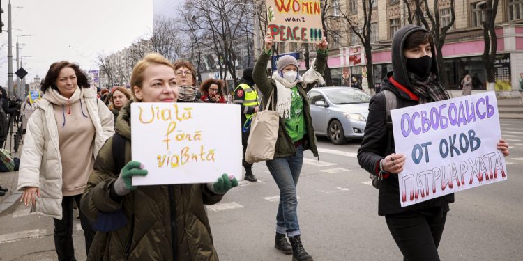 interviu-republica-moldova-introduce-amenzi-de-pana-la-2500-euro-sau-inchisoare-pentru-violenta-online-coautoare-a-legii:-e-un-fenomen-raspandit,-din-pacate-deseori-neraportat-–-hotnews.ro