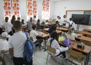 in-plina-discutie-despre-reforma-din-educatie,-un-roman-mutat-in-marea-britanie-isi-aminteste-lectiile-de-neuitat-ale-unui-profesor-–-hotnews.ro