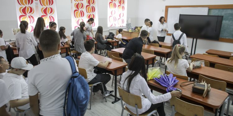 in-plina-discutie-despre-reforma-din-educatie,-un-roman-mutat-in-marea-britanie-isi-aminteste-lectiile-de-neuitat-ale-unui-profesor-–-hotnews.ro