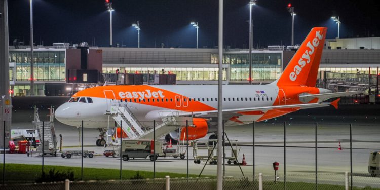 incident-socant-pe-un-zbor-easyjet:-o-familie-ar-fi-incercat-sa-transporte-cadavrul-bunicii,-pretinzand-ca-doarme