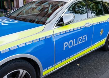 o-masina-a-intrat-intr-o-statie-de-autobuz-din-germania.-soferul,-un-barbat-din-azerbaidjan,-a-fost-retinut