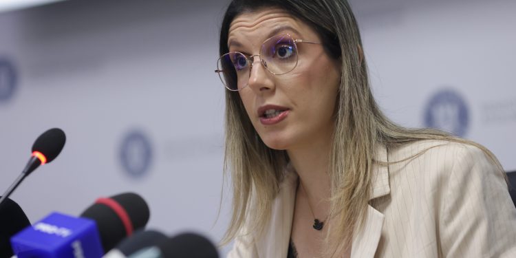 foto-echipamentul-ultra-modern-cu-care-ministrul-diana-buzoianu-vrea-sa-aduca-secolul-xxi-in-activitatea-de-control-a-garzii-de-mediu-–-hotnews.ro