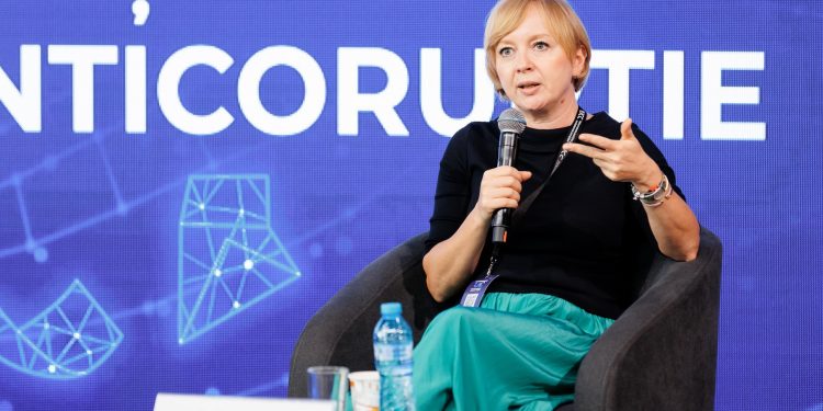 emilia-sercan,-dupa-ce-marilen-pirtea-a-fost-vehiculat-pentru-sefia-ministerului-educatiei:-poate-bolojan-l-a-luat-in-calcul-pentru-ca-nu-a-stiut-despre-plagiatele-sale-–-hotnews.ro