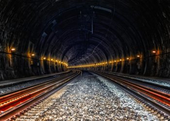 cel-mai-lung-tunel-feroviar-din-lume-va-trece-prin-mijlocul-unui-munte-si-va-lega-doua-orase-europene.-pretul:-25-de-miliarde-de-euro